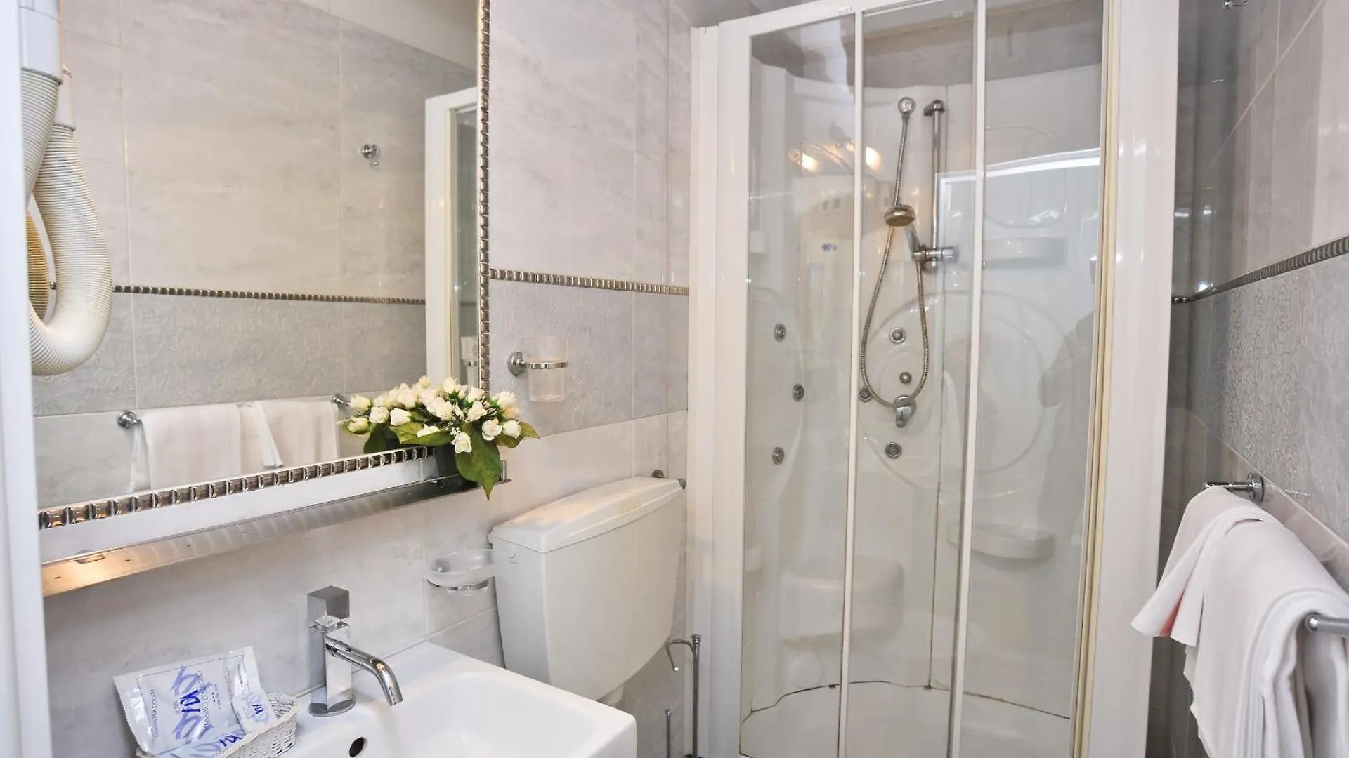 Hotel Massimo D'Azeglio Montecatini Terme 3*,