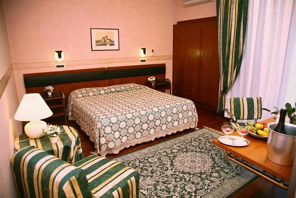 Hotel Massimo D'Azeglio Montecatini Terme 3*,